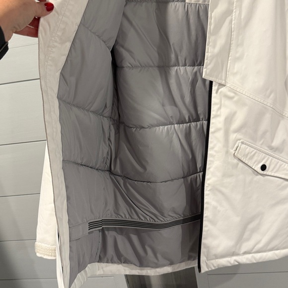 The North Face Off-White Hooded Jacket - Picture 6 of 8